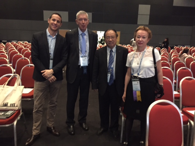 Проф. С.Ю. Анисимова с коллегами на конгрессе в Сингапуре, где она председательствовала на секции по хирургии глаукомы.