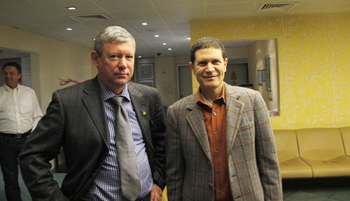 Профессор С.И. Анисимов и И. Гокер в офтальмологической клинике в Стамбуле договариваются об обмене опытом по коррекции пресбиопии. Стамбул, Февраль 2011.